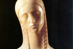 Adolfo Wildt. Madre, 1929 - Marmo, 48x49x24 cm. Iscritto"A. Wildt"
